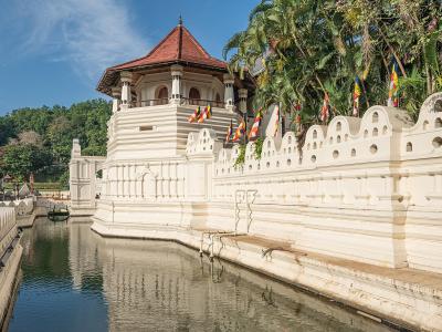 Vue du Temple de la Dent Sacrée à Kandy